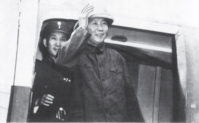 1945年8月28日，為爭取抗戰勝利后中國和平民主建國的光明前途，毛澤東飛抵重慶