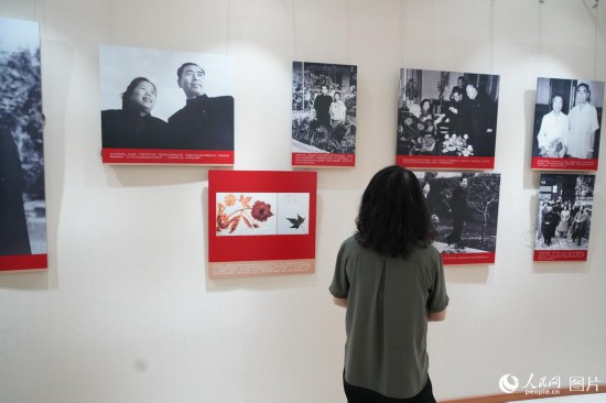 ���ܶ����ҷ�ͼƬչ���ھ���չ��7��