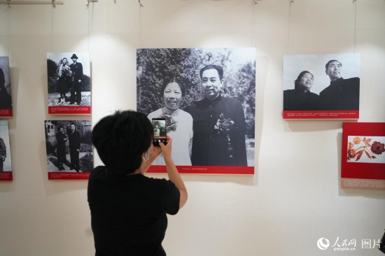 “周恩来家风图片展”在京开展【5】